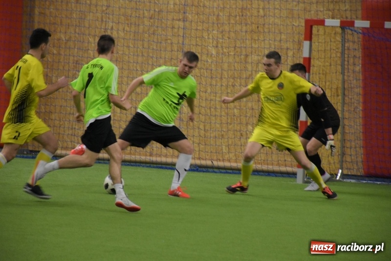 Zdjęcie w galerii na portalu naszraciborz.pl: LKS Tworków z Pucharem Wójta w Halowym Turnieju Piłki Nożnej  wiadomości z regionu
