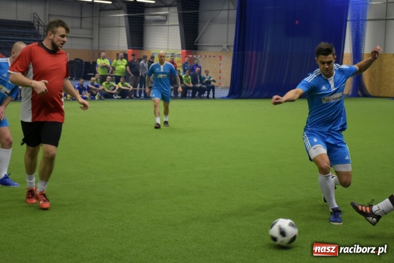 Zdjęcie w galerii na portalu naszraciborz.pl: LKS Tworków z Pucharem Wójta w Halowym Turnieju Piłki Nożnej  wiadomości z regionu
