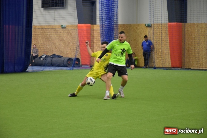 Zdjęcie w galerii na portalu naszraciborz.pl: LKS Tworków z Pucharem Wójta w Halowym Turnieju Piłki Nożnej  wiadomości z regionu