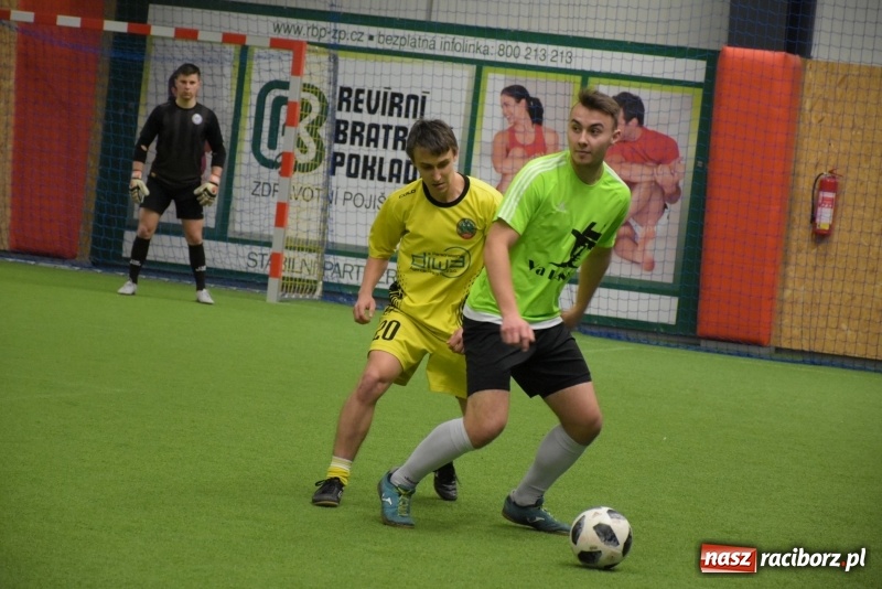 Zdjęcie w galerii na portalu naszraciborz.pl: LKS Tworków z Pucharem Wójta w Halowym Turnieju Piłki Nożnej  wiadomości z regionu