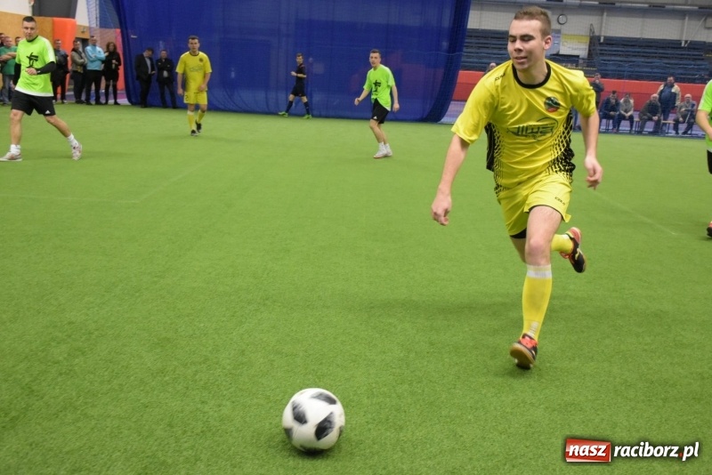 Zdjęcie w galerii na portalu naszraciborz.pl: LKS Tworków z Pucharem Wójta w Halowym Turnieju Piłki Nożnej  wiadomości z regionu