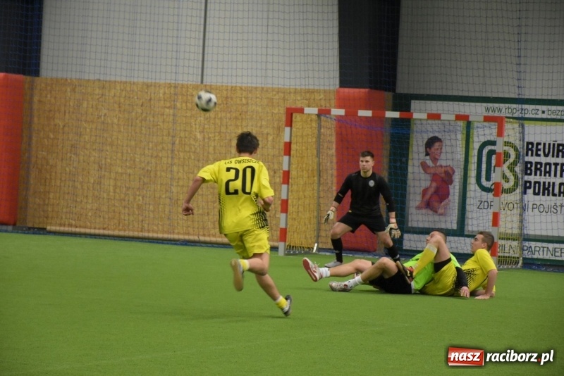 Zdjęcie w galerii na portalu naszraciborz.pl: LKS Tworków z Pucharem Wójta w Halowym Turnieju Piłki Nożnej  wiadomości z regionu