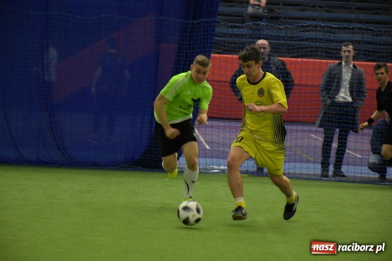 Zdjęcie w galerii na portalu naszraciborz.pl: LKS Tworków z Pucharem Wójta w Halowym Turnieju Piłki Nożnej  wiadomości z regionu