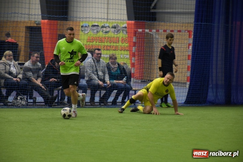 Zdjęcie w galerii na portalu naszraciborz.pl: LKS Tworków z Pucharem Wójta w Halowym Turnieju Piłki Nożnej  wiadomości z regionu