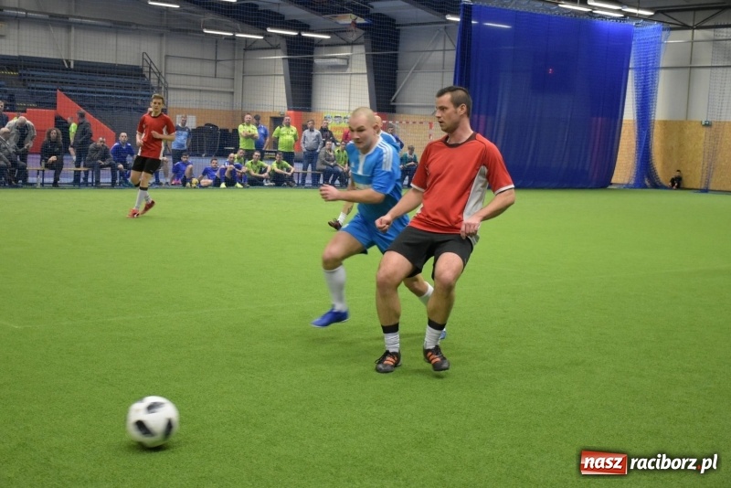 Zdjęcie w galerii na portalu naszraciborz.pl: LKS Tworków z Pucharem Wójta w Halowym Turnieju Piłki Nożnej  wiadomości z regionu