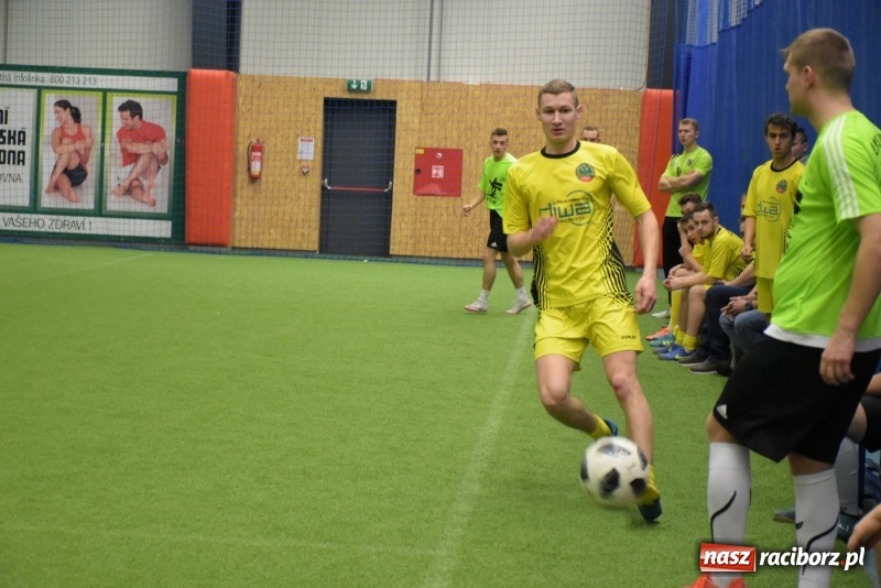 Zdjęcie w galerii na portalu naszraciborz.pl: LKS Tworków z Pucharem Wójta w Halowym Turnieju Piłki Nożnej  wiadomości z regionu