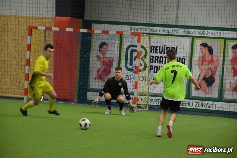 Zdjęcie w galerii na portalu naszraciborz.pl: LKS Tworków z Pucharem Wójta w Halowym Turnieju Piłki Nożnej  wiadomości z regionu