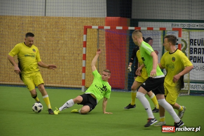 Zdjęcie w galerii na portalu naszraciborz.pl: LKS Tworków z Pucharem Wójta w Halowym Turnieju Piłki Nożnej  wiadomości z regionu