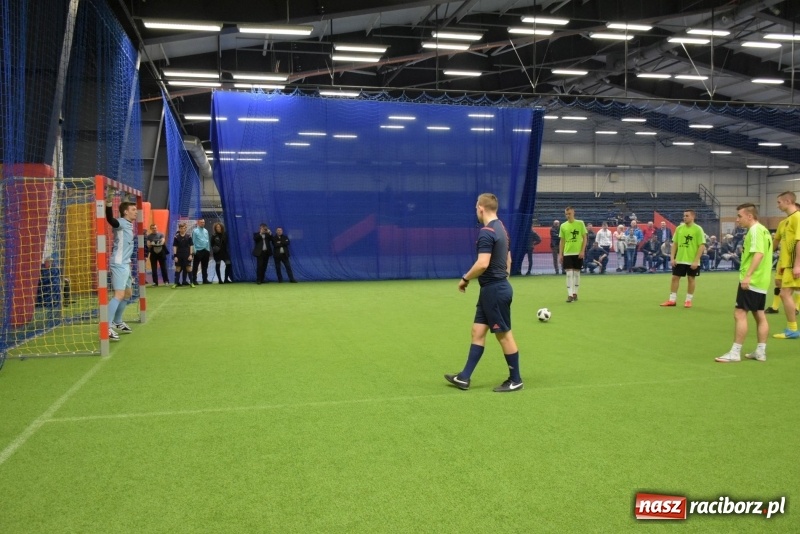 Zdjęcie w galerii na portalu naszraciborz.pl: LKS Tworków z Pucharem Wójta w Halowym Turnieju Piłki Nożnej  wiadomości z regionu