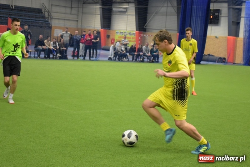 Zdjęcie w galerii na portalu naszraciborz.pl: LKS Tworków z Pucharem Wójta w Halowym Turnieju Piłki Nożnej  wiadomości z regionu
