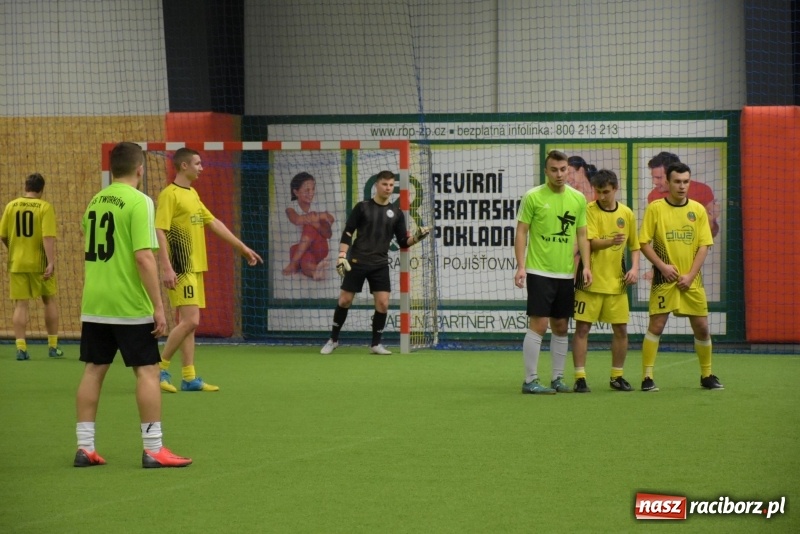 Zdjęcie w galerii na portalu naszraciborz.pl: LKS Tworków z Pucharem Wójta w Halowym Turnieju Piłki Nożnej  wiadomości z regionu