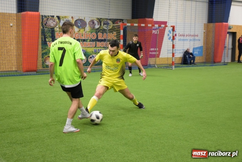 Zdjęcie w galerii na portalu naszraciborz.pl: LKS Tworków z Pucharem Wójta w Halowym Turnieju Piłki Nożnej  wiadomości z regionu