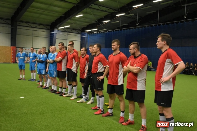 Zdjęcie w galerii na portalu naszraciborz.pl: LKS Tworków z Pucharem Wójta w Halowym Turnieju Piłki Nożnej  wiadomości z regionu