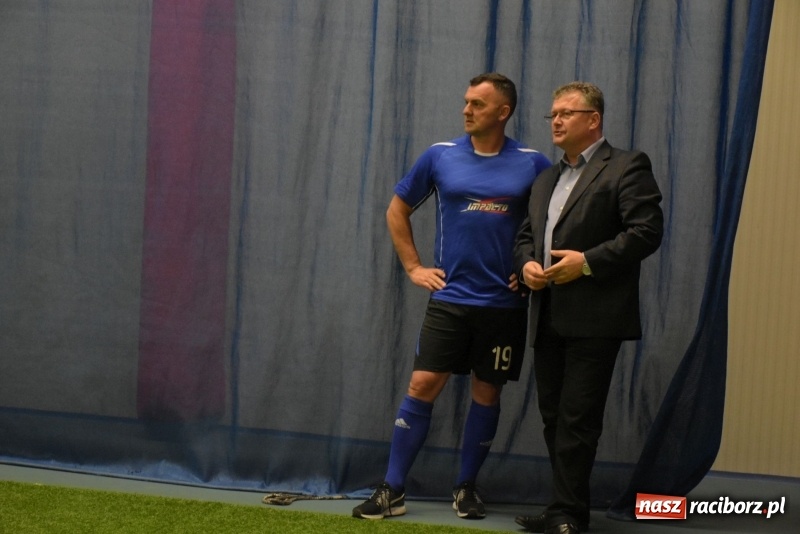 Zdjęcie w galerii na portalu naszraciborz.pl: LKS Tworków z Pucharem Wójta w Halowym Turnieju Piłki Nożnej  wiadomości z regionu