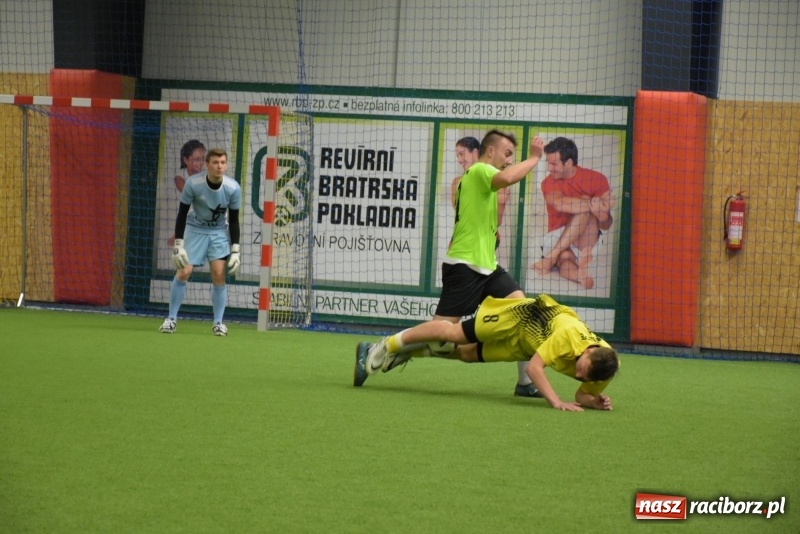 Zdjęcie w galerii na portalu naszraciborz.pl: LKS Tworków z Pucharem Wójta w Halowym Turnieju Piłki Nożnej  wiadomości z regionu