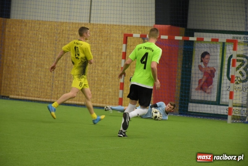 Zdjęcie w galerii na portalu naszraciborz.pl: LKS Tworków z Pucharem Wójta w Halowym Turnieju Piłki Nożnej  wiadomości z regionu