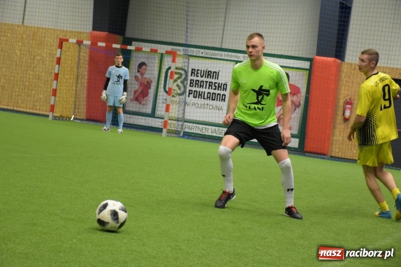 Zdjęcie w galerii na portalu naszraciborz.pl: LKS Tworków z Pucharem Wójta w Halowym Turnieju Piłki Nożnej  wiadomości z regionu