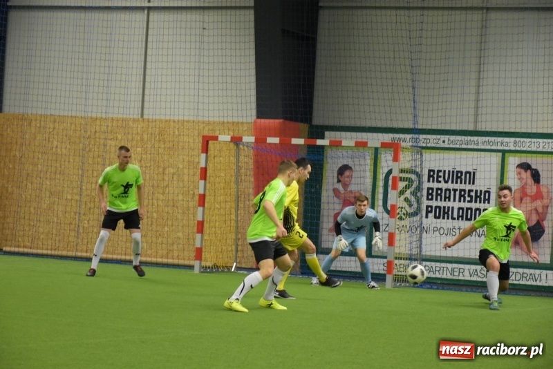 Zdjęcie w galerii na portalu naszraciborz.pl: LKS Tworków z Pucharem Wójta w Halowym Turnieju Piłki Nożnej  wiadomości z regionu