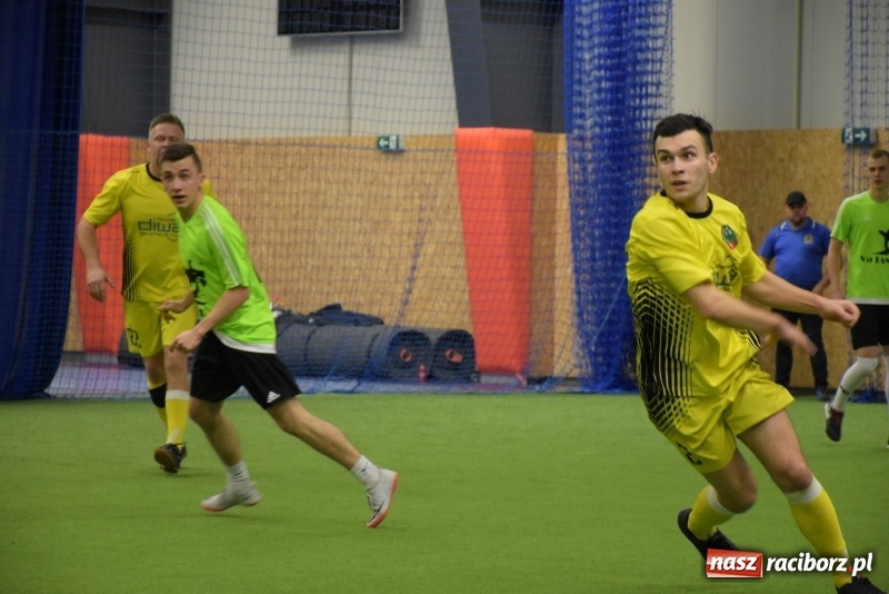 Zdjęcie w galerii na portalu naszraciborz.pl: LKS Tworków z Pucharem Wójta w Halowym Turnieju Piłki Nożnej  wiadomości z regionu