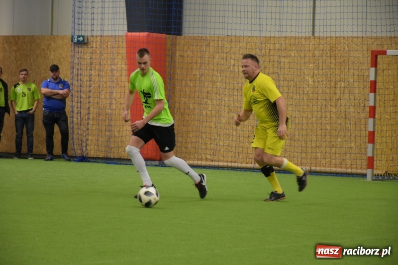 Zdjęcie w galerii na portalu naszraciborz.pl: LKS Tworków z Pucharem Wójta w Halowym Turnieju Piłki Nożnej  wiadomości z regionu