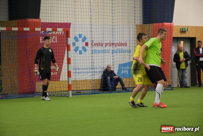 Zdjęcie w galerii na portalu naszraciborz.pl: LKS Tworków z Pucharem Wójta w Halowym Turnieju Piłki Nożnej  wiadomości z regionu