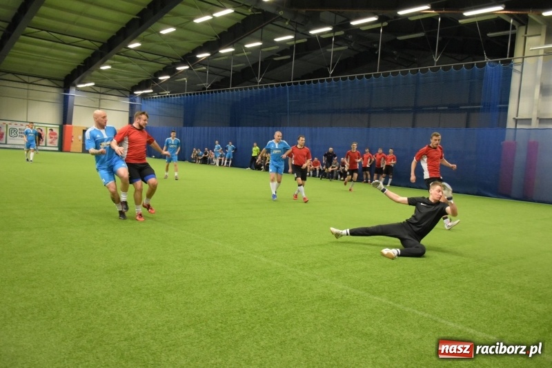 Zdjęcie w galerii na portalu naszraciborz.pl: LKS Tworków z Pucharem Wójta w Halowym Turnieju Piłki Nożnej  wiadomości z regionu