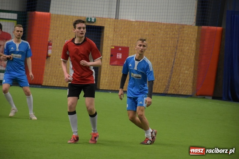 Zdjęcie w galerii na portalu naszraciborz.pl: LKS Tworków z Pucharem Wójta w Halowym Turnieju Piłki Nożnej  wiadomości z regionu