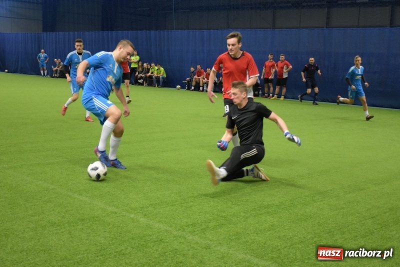 Zdjęcie w galerii na portalu naszraciborz.pl: LKS Tworków z Pucharem Wójta w Halowym Turnieju Piłki Nożnej  wiadomości z regionu