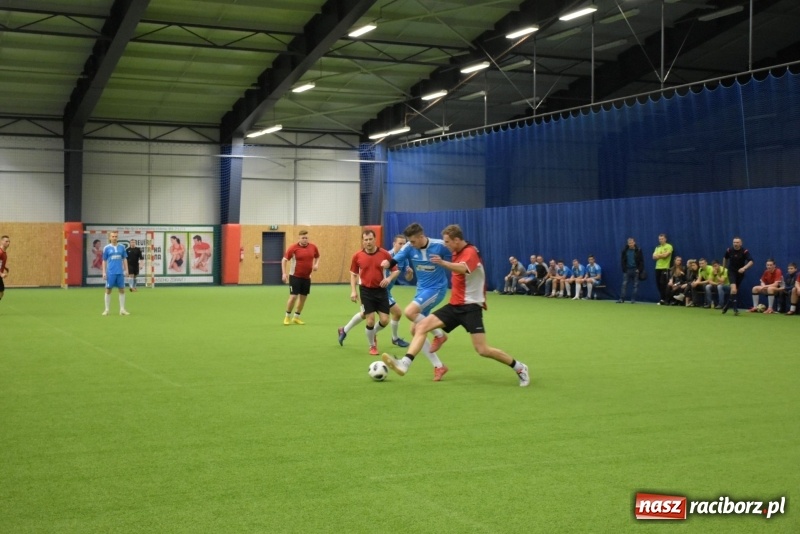 Zdjęcie w galerii na portalu naszraciborz.pl: LKS Tworków z Pucharem Wójta w Halowym Turnieju Piłki Nożnej  wiadomości z regionu