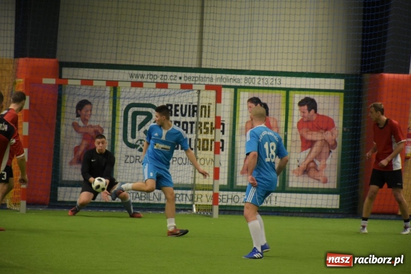 Zdjęcie w galerii na portalu naszraciborz.pl: LKS Tworków z Pucharem Wójta w Halowym Turnieju Piłki Nożnej  wiadomości z regionu