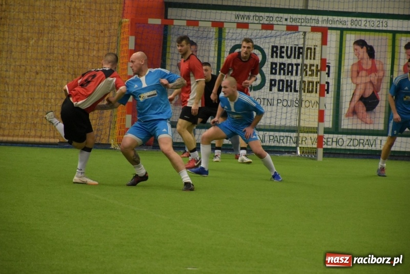 Zdjęcie w galerii na portalu naszraciborz.pl: LKS Tworków z Pucharem Wójta w Halowym Turnieju Piłki Nożnej  wiadomości z regionu