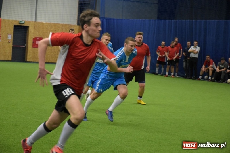 Zdjęcie w galerii na portalu naszraciborz.pl: LKS Tworków z Pucharem Wójta w Halowym Turnieju Piłki Nożnej  wiadomości z regionu