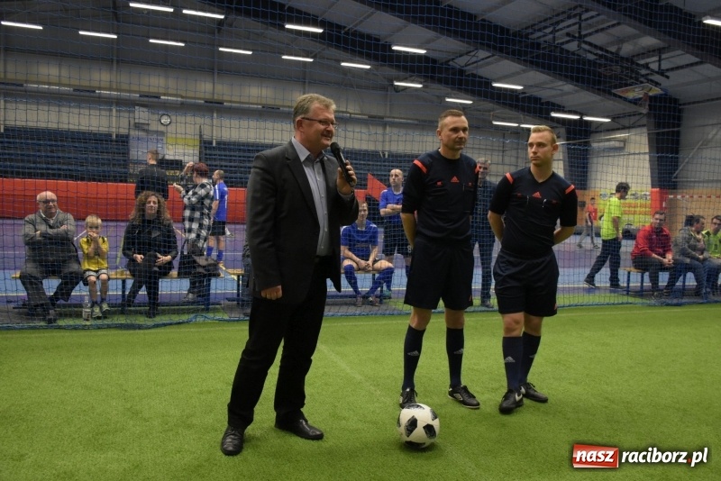 Zdjęcie w galerii na portalu naszraciborz.pl: LKS Tworków z Pucharem Wójta w Halowym Turnieju Piłki Nożnej  wiadomości z regionu
