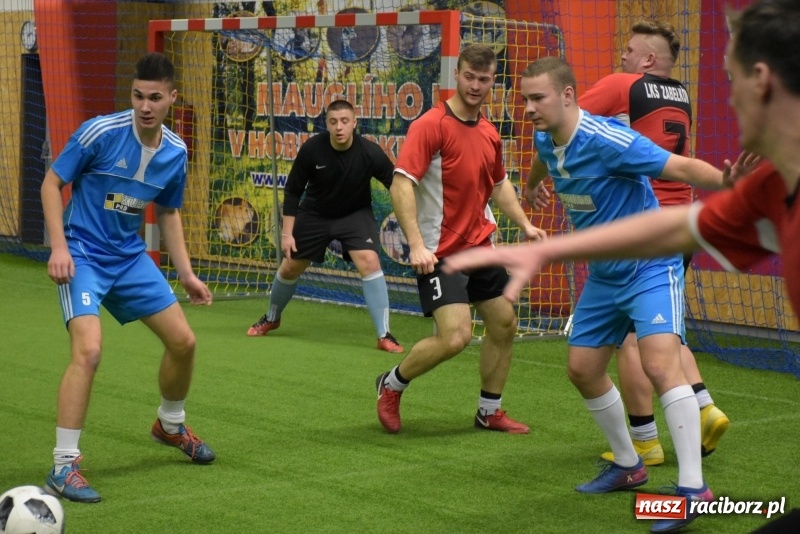Zdjęcie w galerii na portalu naszraciborz.pl: LKS Tworków z Pucharem Wójta w Halowym Turnieju Piłki Nożnej  wiadomości z regionu