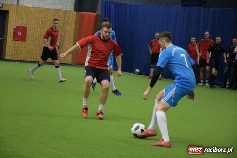 Zdjęcie w galerii na portalu naszraciborz.pl: LKS Tworków z Pucharem Wójta w Halowym Turnieju Piłki Nożnej  wiadomości z regionu