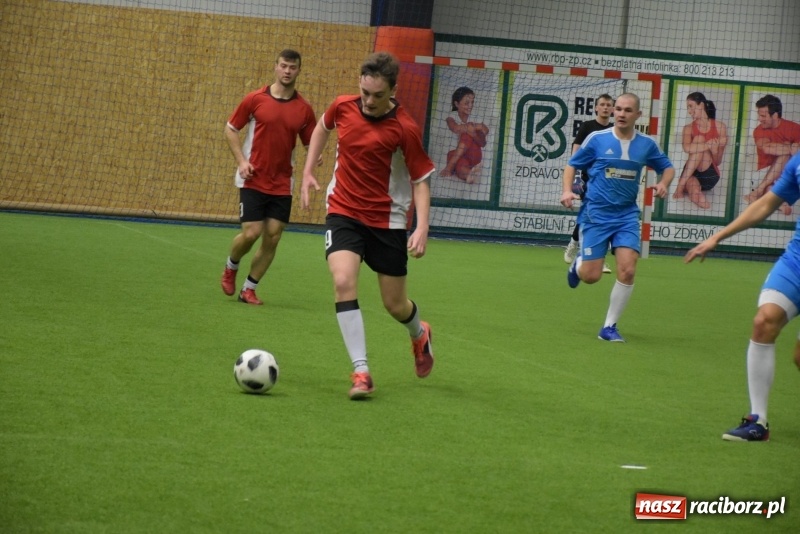 Zdjęcie w galerii na portalu naszraciborz.pl: LKS Tworków z Pucharem Wójta w Halowym Turnieju Piłki Nożnej  wiadomości z regionu