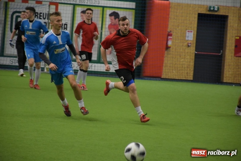 Zdjęcie w galerii na portalu naszraciborz.pl: LKS Tworków z Pucharem Wójta w Halowym Turnieju Piłki Nożnej  wiadomości z regionu