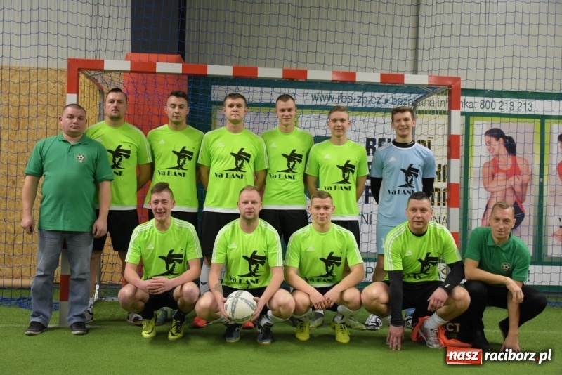 Zdjęcie w galerii na portalu naszraciborz.pl: LKS Tworków z Pucharem Wójta w Halowym Turnieju Piłki Nożnej  wiadomości z regionu