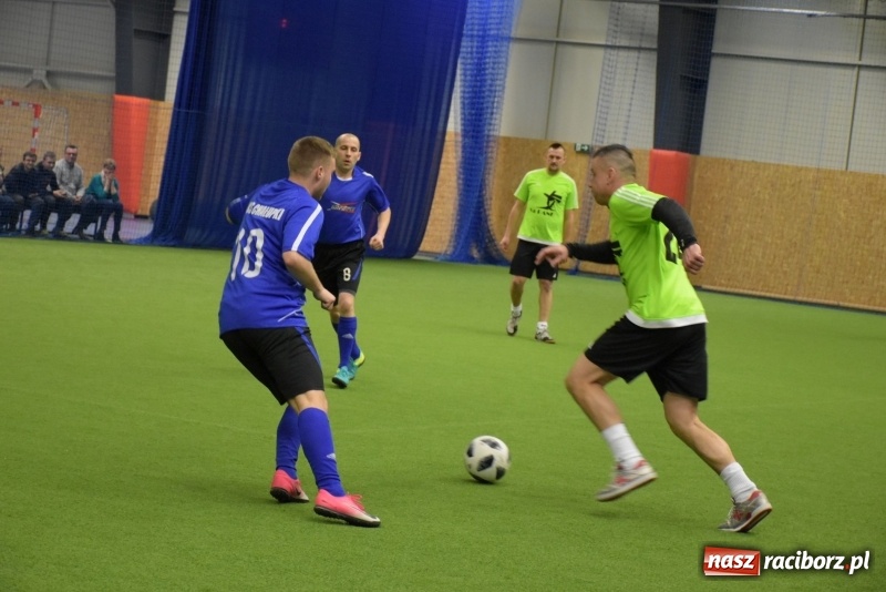 Zdjęcie w galerii na portalu naszraciborz.pl: LKS Tworków z Pucharem Wójta w Halowym Turnieju Piłki Nożnej  wiadomości z regionu