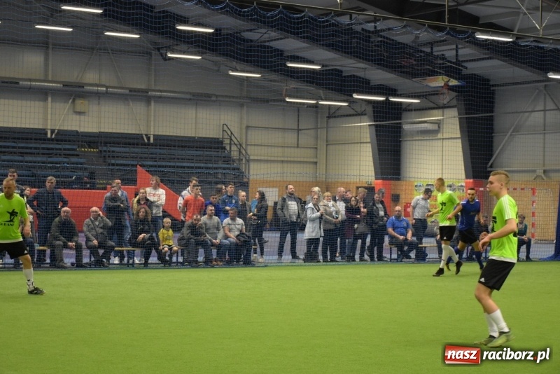 Zdjęcie w galerii na portalu naszraciborz.pl: LKS Tworków z Pucharem Wójta w Halowym Turnieju Piłki Nożnej  wiadomości z regionu