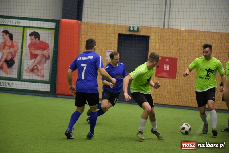Zdjęcie w galerii na portalu naszraciborz.pl: LKS Tworków z Pucharem Wójta w Halowym Turnieju Piłki Nożnej  wiadomości z regionu
