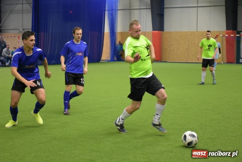 Zdjęcie w galerii na portalu naszraciborz.pl: LKS Tworków z Pucharem Wójta w Halowym Turnieju Piłki Nożnej  wiadomości z regionu