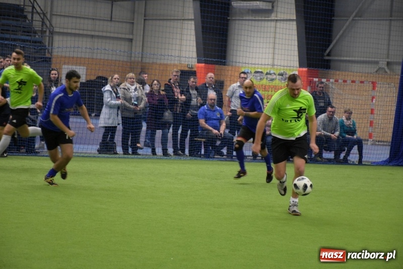Zdjęcie w galerii na portalu naszraciborz.pl: LKS Tworków z Pucharem Wójta w Halowym Turnieju Piłki Nożnej  wiadomości z regionu