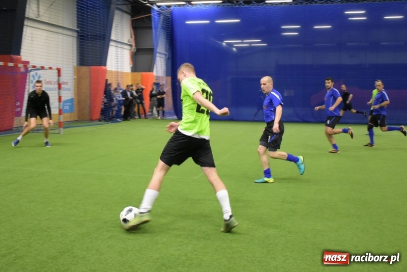 Zdjęcie w galerii na portalu naszraciborz.pl: LKS Tworków z Pucharem Wójta w Halowym Turnieju Piłki Nożnej  wiadomości z regionu