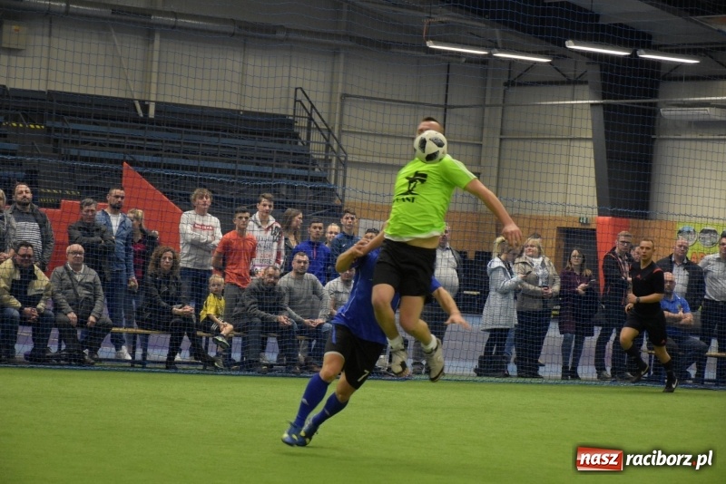 Zdjęcie w galerii na portalu naszraciborz.pl: LKS Tworków z Pucharem Wójta w Halowym Turnieju Piłki Nożnej  wiadomości z regionu