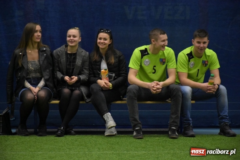 Zdjęcie w galerii na portalu naszraciborz.pl: LKS Tworków z Pucharem Wójta w Halowym Turnieju Piłki Nożnej  wiadomości z regionu