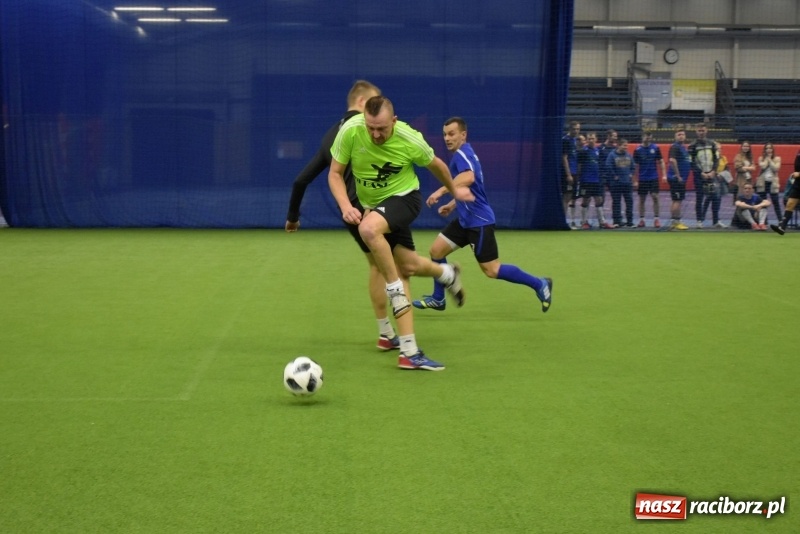 Zdjęcie w galerii na portalu naszraciborz.pl: LKS Tworków z Pucharem Wójta w Halowym Turnieju Piłki Nożnej  wiadomości z regionu