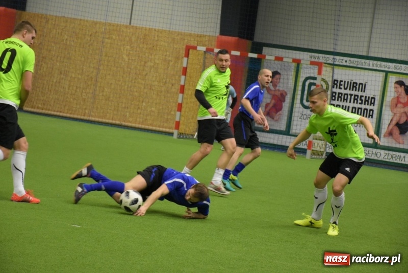 Zdjęcie w galerii na portalu naszraciborz.pl: LKS Tworków z Pucharem Wójta w Halowym Turnieju Piłki Nożnej  wiadomości z regionu