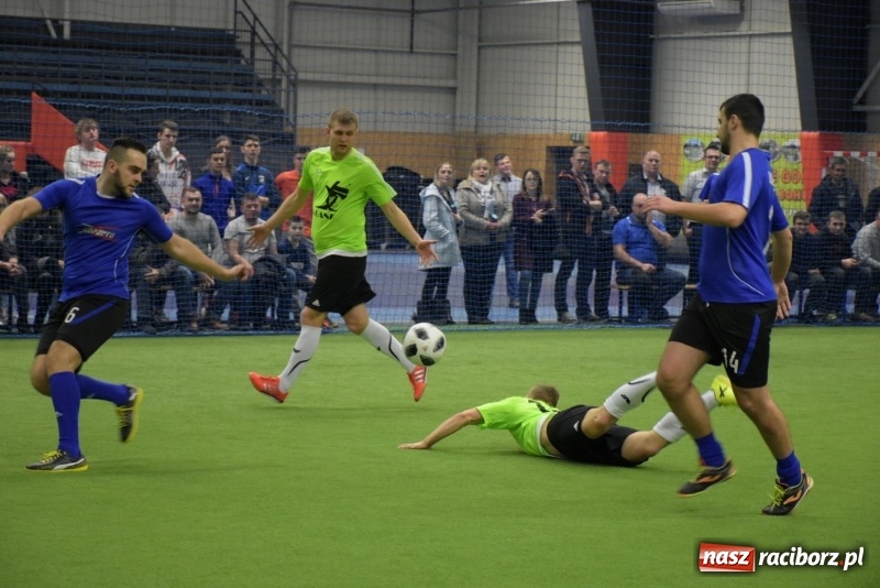 Zdjęcie w galerii na portalu naszraciborz.pl: LKS Tworków z Pucharem Wójta w Halowym Turnieju Piłki Nożnej  wiadomości z regionu
