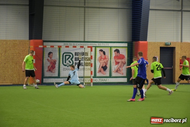 Zdjęcie w galerii na portalu naszraciborz.pl: LKS Tworków z Pucharem Wójta w Halowym Turnieju Piłki Nożnej  wiadomości z regionu